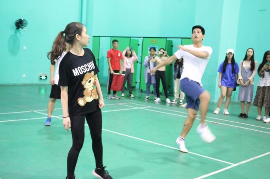 【2018广西民族大学校运会】毽球比赛:八强角逐见真功