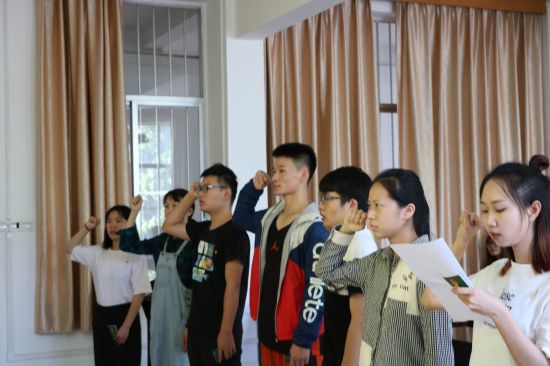 广西民族大学理学院举行2018年新团员入团宣誓仪式