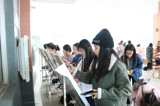 广西师范大学开展为“艾”行动暨第31个世界艾滋病日宣传活动