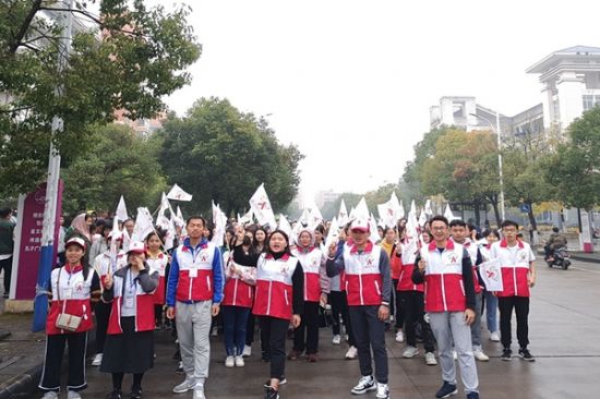 广西师范大学开展为“艾”行动暨第31个世界艾滋病日宣传活动