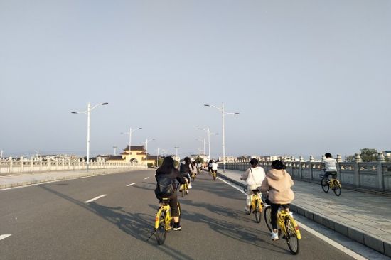 广西师范大学2016级会计学班开展“低碳环保,骑乐无穷”公益骑行活动