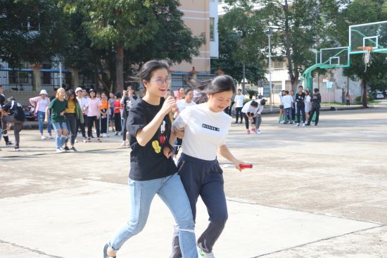 广西民族大学外国语学院举行第一届师生趣味运动会