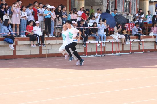 【2018广西民族大学校运会】无所畏惧向前冲——两人三足团体赛精彩呈现