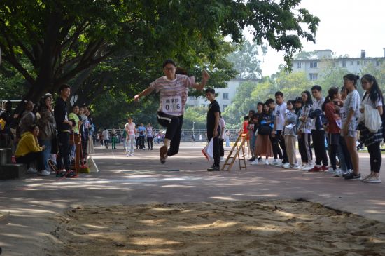 【2018广西民族大学校运会】女子三级跳:跃出自信,跃出风采