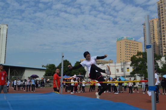 【2018广西民族大学校运会】女子跳高:不畏杆高,跳跃困难