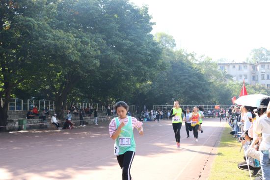 【2018广西民族大学校运会】径赛:拼出成绩 赛出精彩