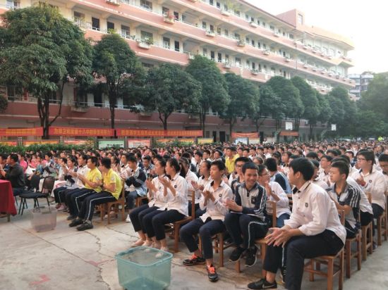 广西民族大学绿色家园环保协会赴南宁市第十八中学启动 废纸置换厕纸公益活动
