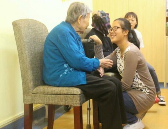 广西民族大学雨露服务队民社分队赴真情养老院开展志愿服务活动