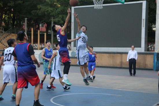 广西民族大学管理学院“新生杯”篮球赛顺利闭幕