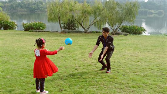 广西民族大学情系“三农”协会举办聋儿康复活动