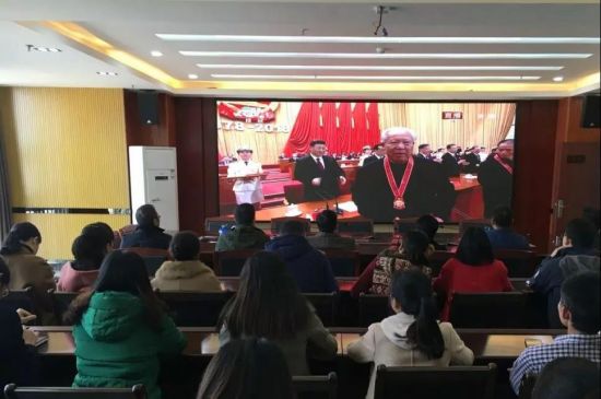 我市团员青年收看庆祝改革开放40周年大会盛况