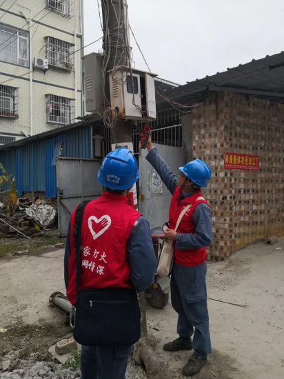 青春汇爱、春节送暖——团百色市委开展春节送温暖公益活动和党支部党员固定活动日暨进社区“双报到”活动