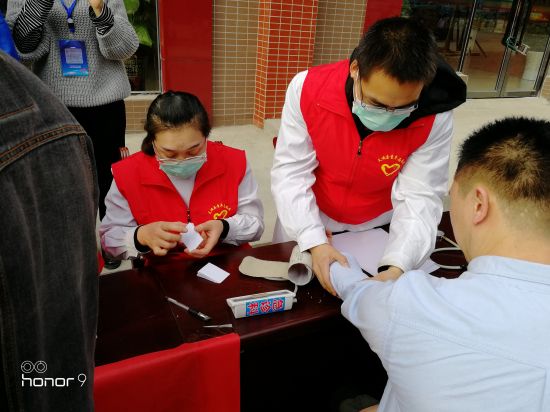 天峨团县委开展“暖心易安”易地扶贫搬迁群众帮扶活动