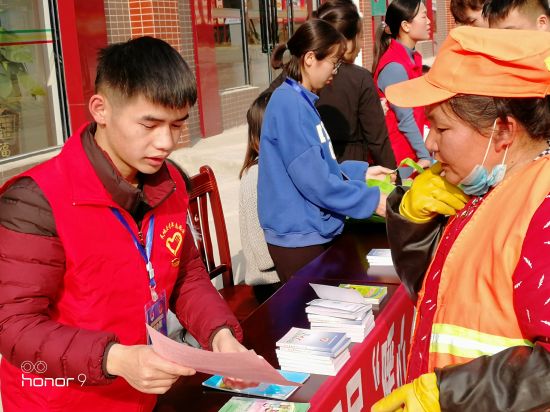 天峨团县委开展“暖心易安”易地扶贫搬迁群众帮扶活动