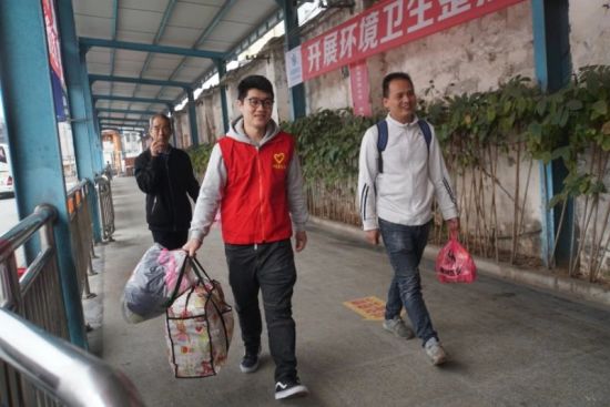 城市服务零距离 青春志愿伴你行