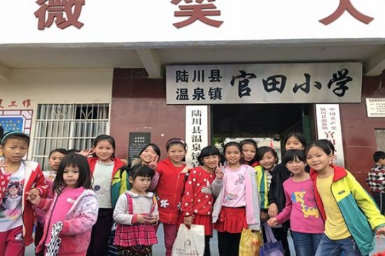 广西师范大学万众爱心学校赶赴陆川进行爱心支教活动