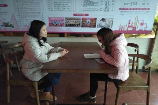 广西师范大学化学与药学学院实践小组开展“当代青年传承百年五四精神的情况（以桂林市为例）”调研活动