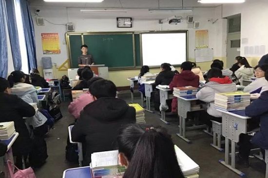 广西师范大学“爱画小课堂”公益团队开展乡村儿童线上美术教学活动