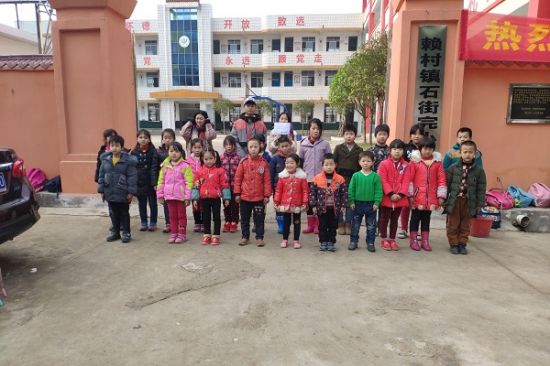 广西师范大学“爱画小课堂”公益团队开展乡村儿童线上美术教学活动