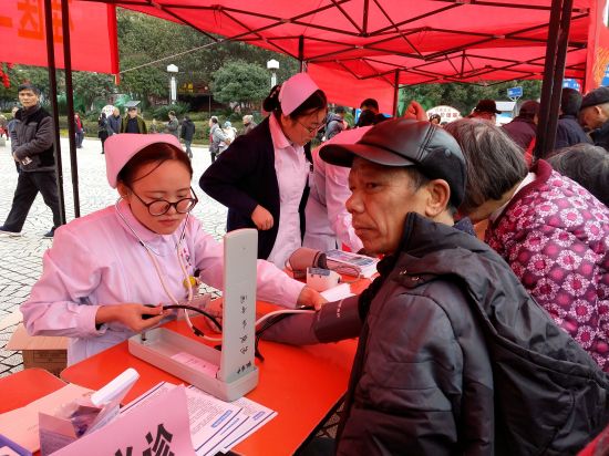 临桂区开展学雷锋志愿服务活动