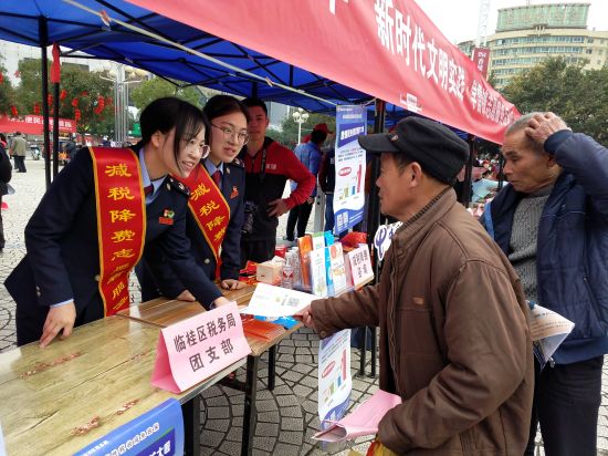 临桂区开展学雷锋志愿服务活动