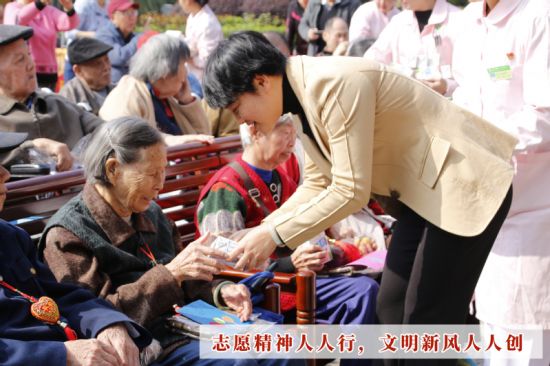 学雷锋，独秀行————我校2019年学雷锋日快闪掀起学雷锋热潮