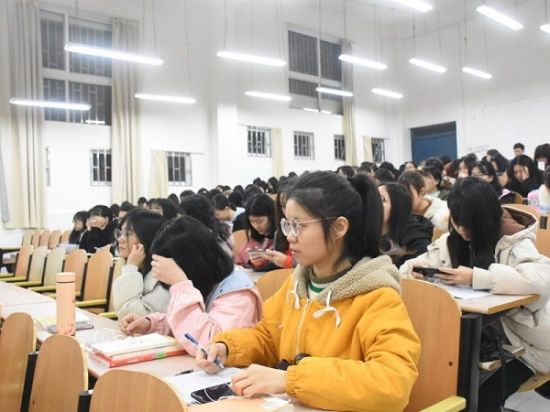 广西师范大学外国语学院举办大学生创新创业计划训练项目专题讲座