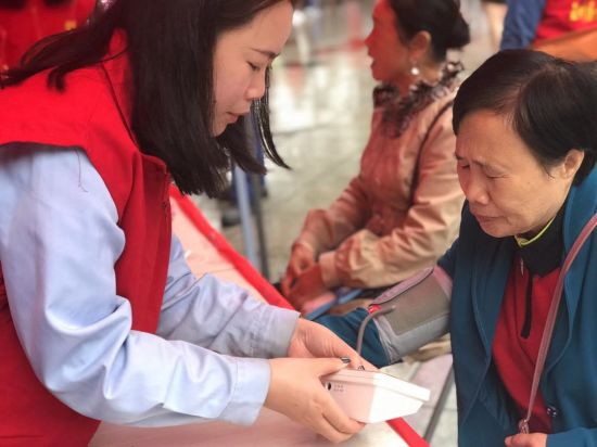 学雷锋日——玉州各地掀起学雷锋热潮