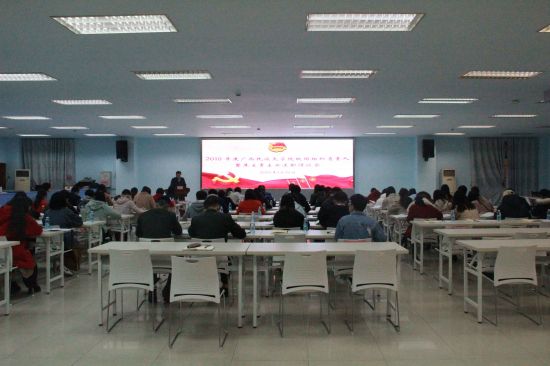 广西民族大学青年师生认真学习传达贯彻共青团十八届二中全会精神