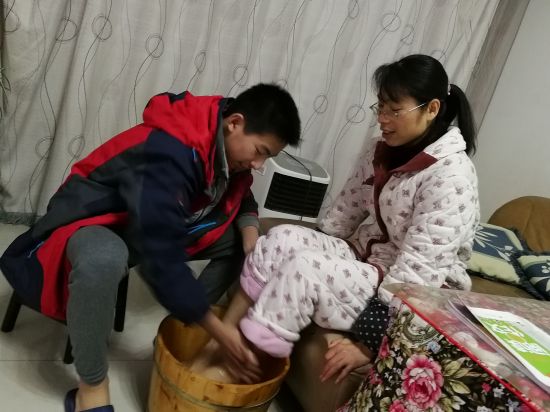 桂林市灌阳县灌阳镇红旗中学 开展“小手拉大手 助力脱贫攻坚”主题宣传活动