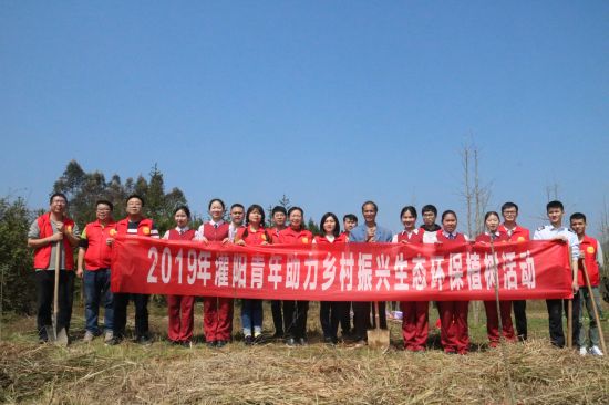 灌阳县青年积极为“美丽灌阳”植树添绿