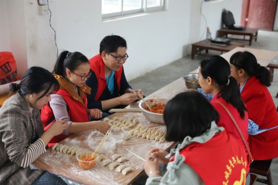 团天峨县委开展学雷锋志愿服务月行动