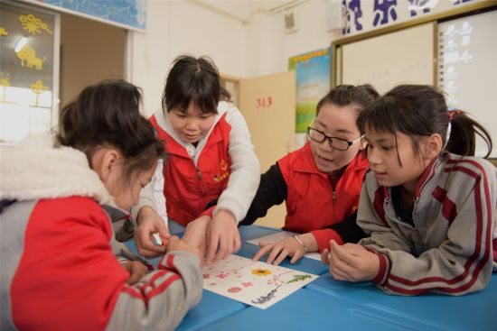 青年新风采·志愿新风尚 | 隆安县青年志愿者到特殊学校、敬老院开展学雷锋志愿服务活动