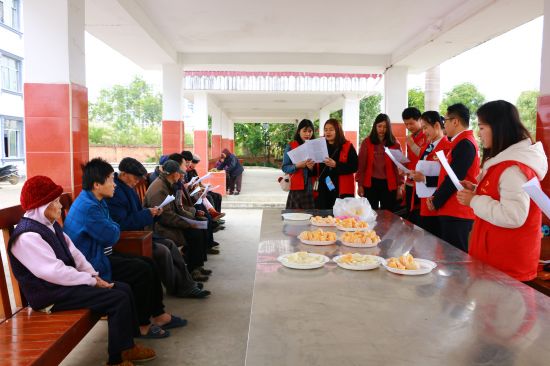 青年新风采·志愿新风尚 | 隆安县青年志愿者到特殊学校、敬老院开展学雷锋志愿服务活动