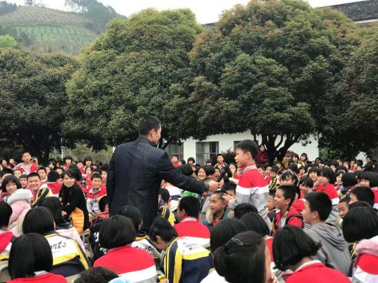 增强师生法制意识  构建和谐平安校园