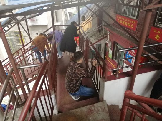 广西师范大学青年志愿者协会数学与统计学院分会开展“关爱老人、奉献爱心”志愿活动