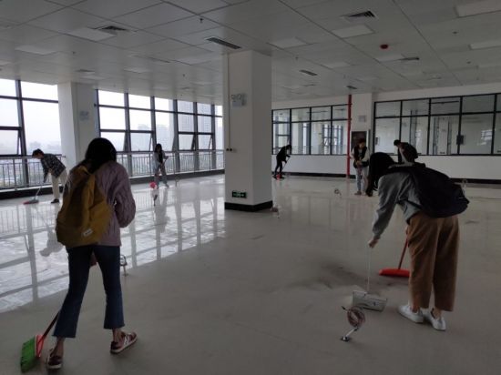 广西民族大学东南亚语言文化学院开展“学雷锋” 志愿服务活动