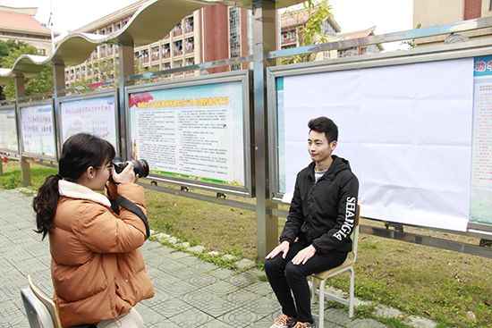 服务师生，春暖三月——记2019年北部湾大学“学雷锋”活动月志愿服务广场活动之一