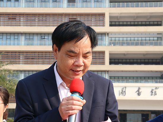 树常青，情常在——记北部湾大学2019年“毕业树”捐植活动