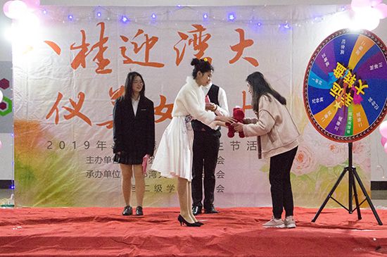 八桂迎湾大 仪美女生情——北部湾大学女生节礼仪文化活动顺利开展