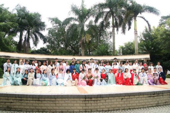 广西民族大学子非鱼汉服社举办己亥年花朝节民俗体验活动