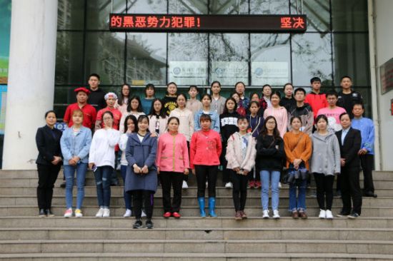 广西民族大学学生社团联合会开展“走进食堂”学雷锋志愿服务活动