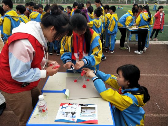 2019年“圆梦工程”——南宁市农村未成年人科普志愿行动第一站在隆安县开展