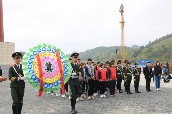 漓江学院团委开展特别主题团日活动