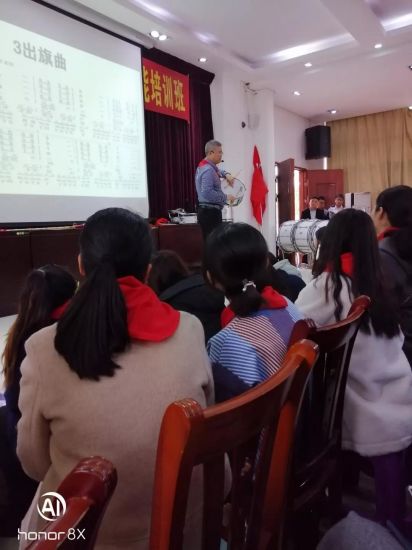 为少先队事业奋斗，奉献青春年华