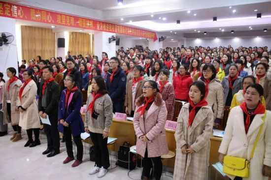 为少先队事业奋斗，奉献青春年华