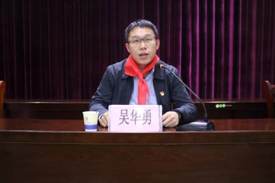 为少先队事业奋斗，奉献青春年华