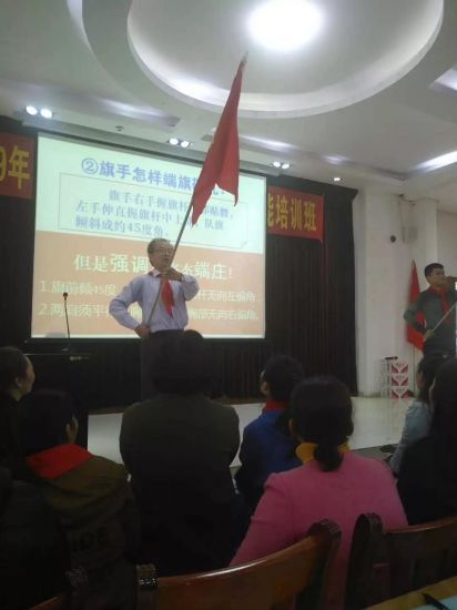 为少先队事业奋斗，奉献青春年华