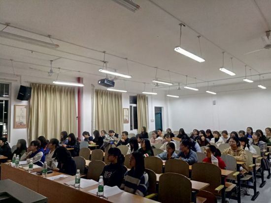 广西师范大学教育学部2018级特殊教育团支部开展“学两会知国情,我与中国齐奋进”的主题班会活动