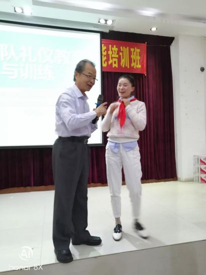 为少先队事业奋斗，奉献青春年华